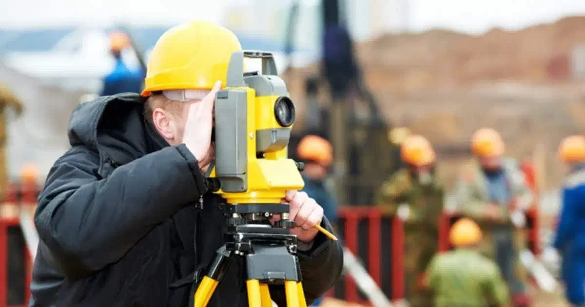 انجام تخصصی کلیه امور نقشه برداری **|خدمات پیشه و مهارت|شازند, |دیوار