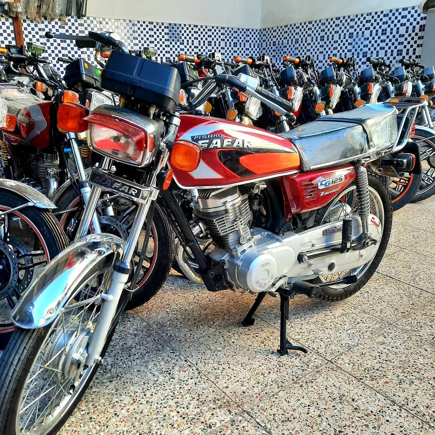 پیشرو ۱۲۵ کاربرات فابریک|موتورسیکلت|خمینیشهر, |دیوار