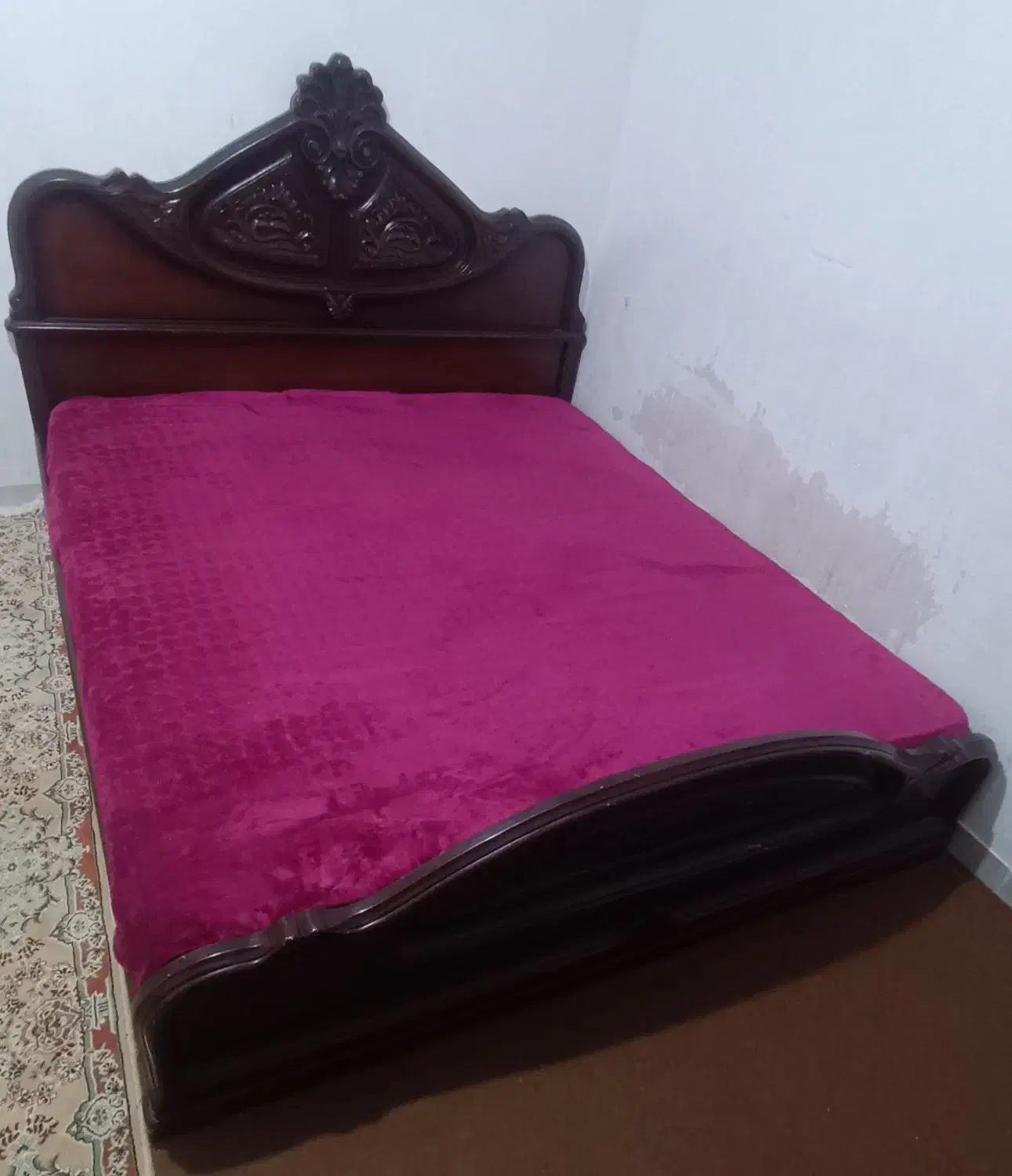 سرویس تخت خواب جنس چوبی|تخت و سرویس خواب|قم, شاه سید علی|دیوار