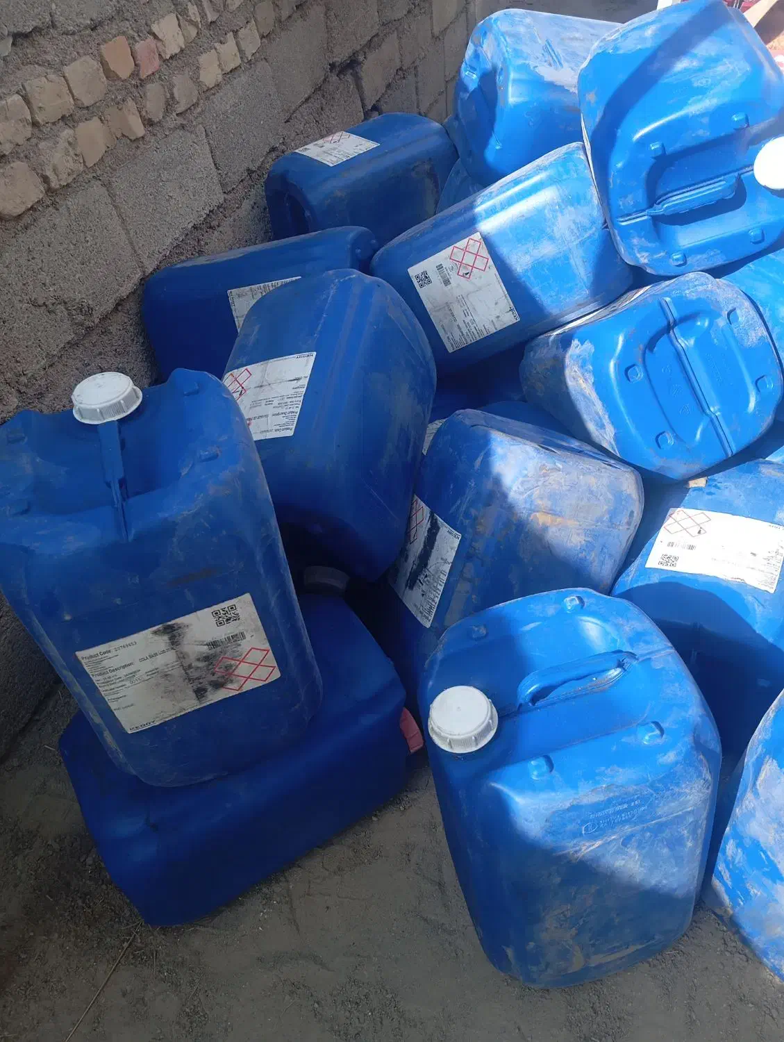 گالن|ظروف نگهدارنده، پلاستیکی، یک‌بارمصرف|هیرمند, |دیوار