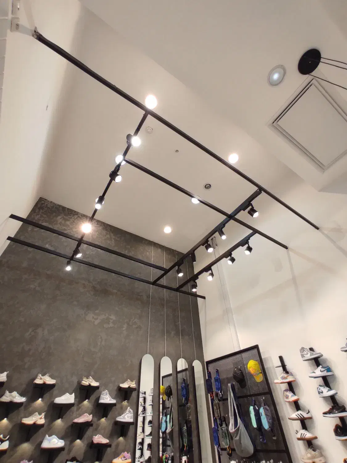 دکور بوتیک فروشی|فروشگاه و مغازه|مشهد, چهارچشمه|دیوار