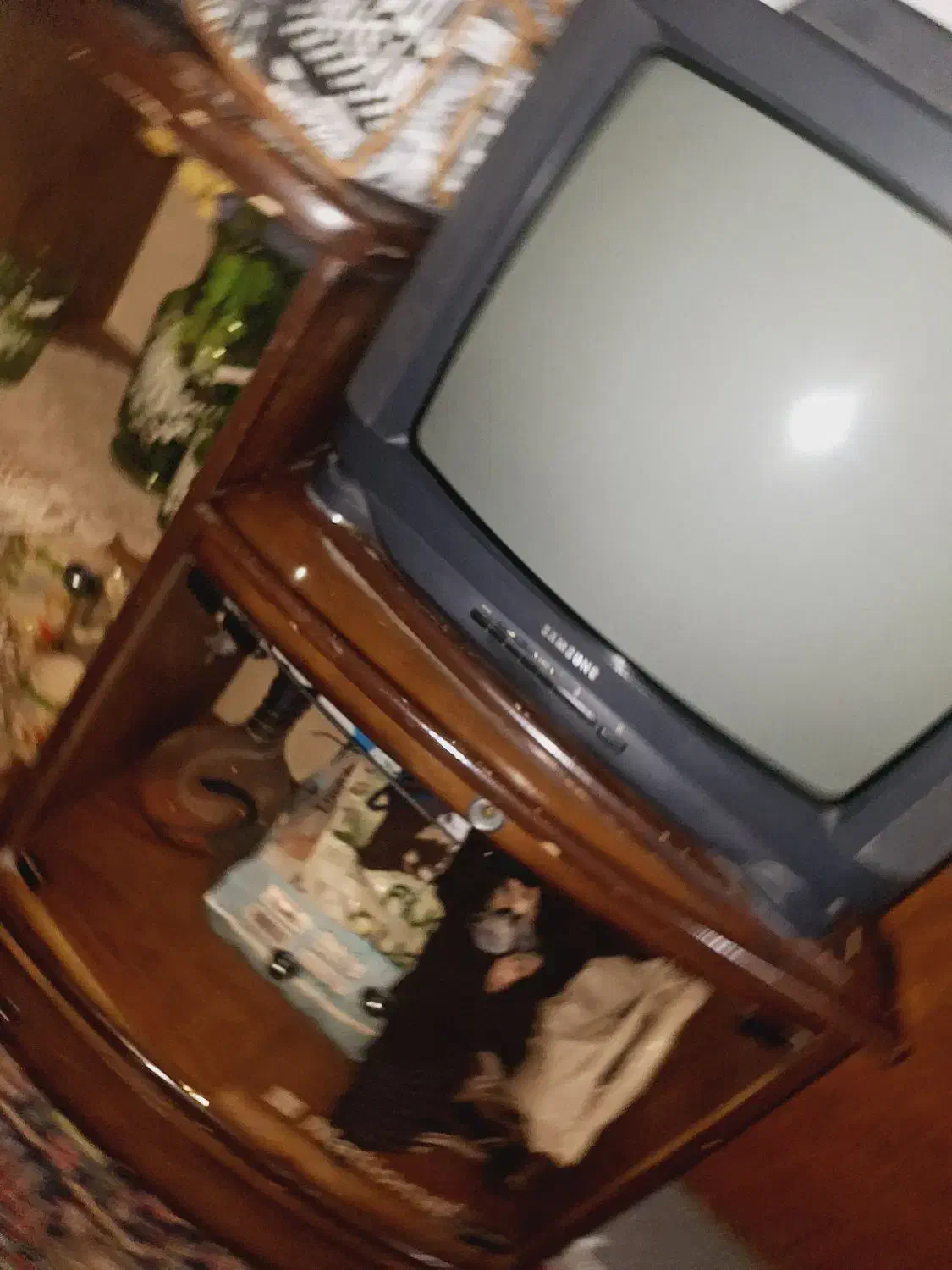 تلویزیون ومیز|تلویزیون و پروژکتور|ارومیه, |دیوار