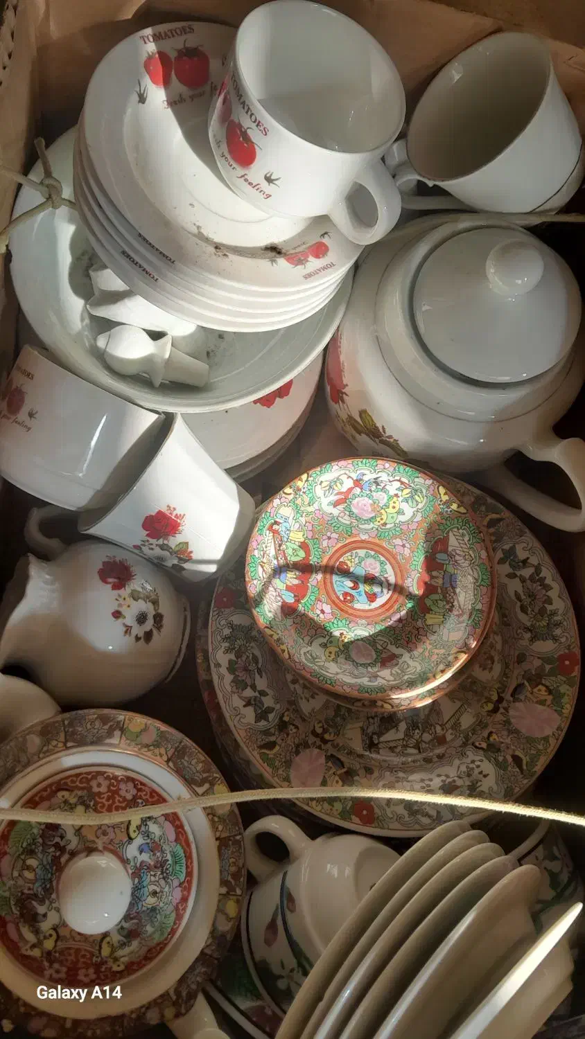 فروش چندکارتن چینی زمان شاه.۵فلاکس چای|کلکسیون اشیاء عتیقه|نجف‌آباد, صالح آباد|دیوار