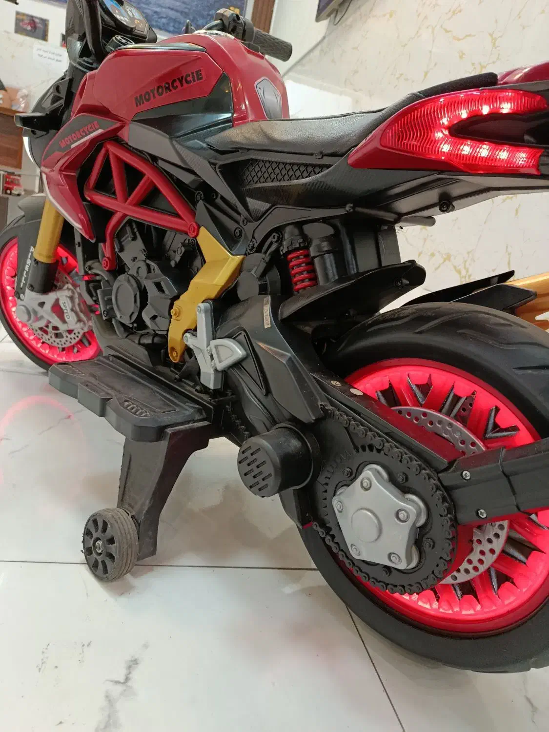 موتور شارژی|اسباب‌بازی بچه|سنگر, |دیوار