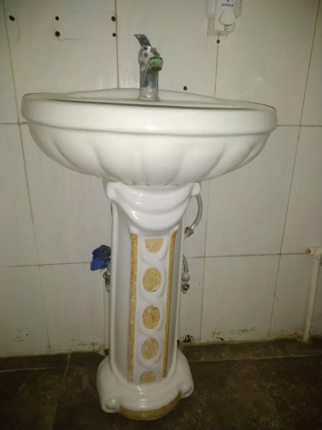 روشویی و اینه توالت سالم و تمیز|لوازم سرویس بهداشتی|رباط‌کریم, انجم آباد|دیوار