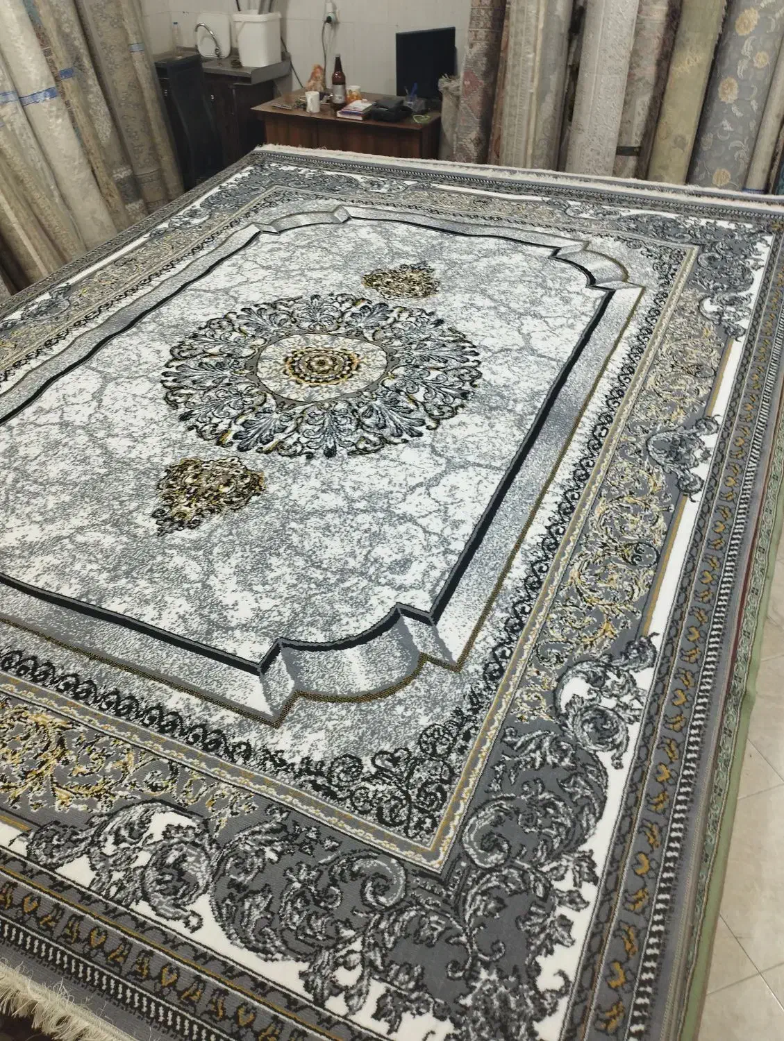 فرش ساحل فیلی|فرش|اصفهان, عطار نیشابوری|دیوار