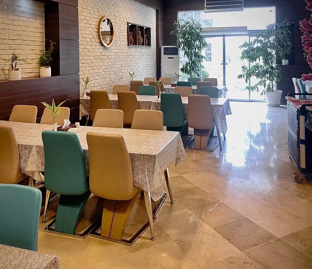 کمک اشپزوسالن دار خانم|استخدام خدمات فروشگاه و رستوران|پرند, فاز ۲|دیوار