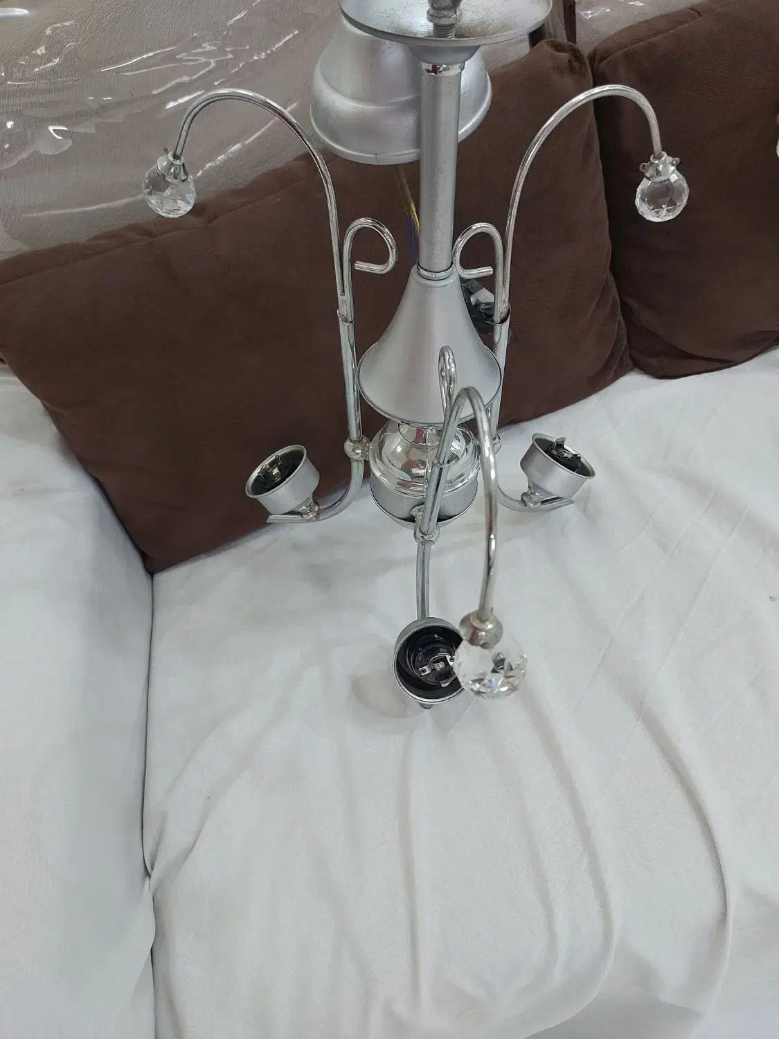 تعدادی لوستردوشاخ وسه شاخ|لوستر و چراغ آویز|اهواز, کوی باهنر|دیوار