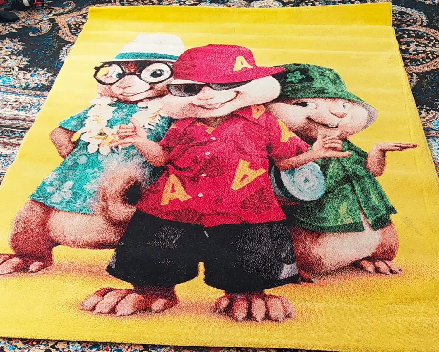 فرشینه به ابعاد ( 2× 3 ) قیمت 2/900 هزار تومان|فرش|بردسکن, |دیوار