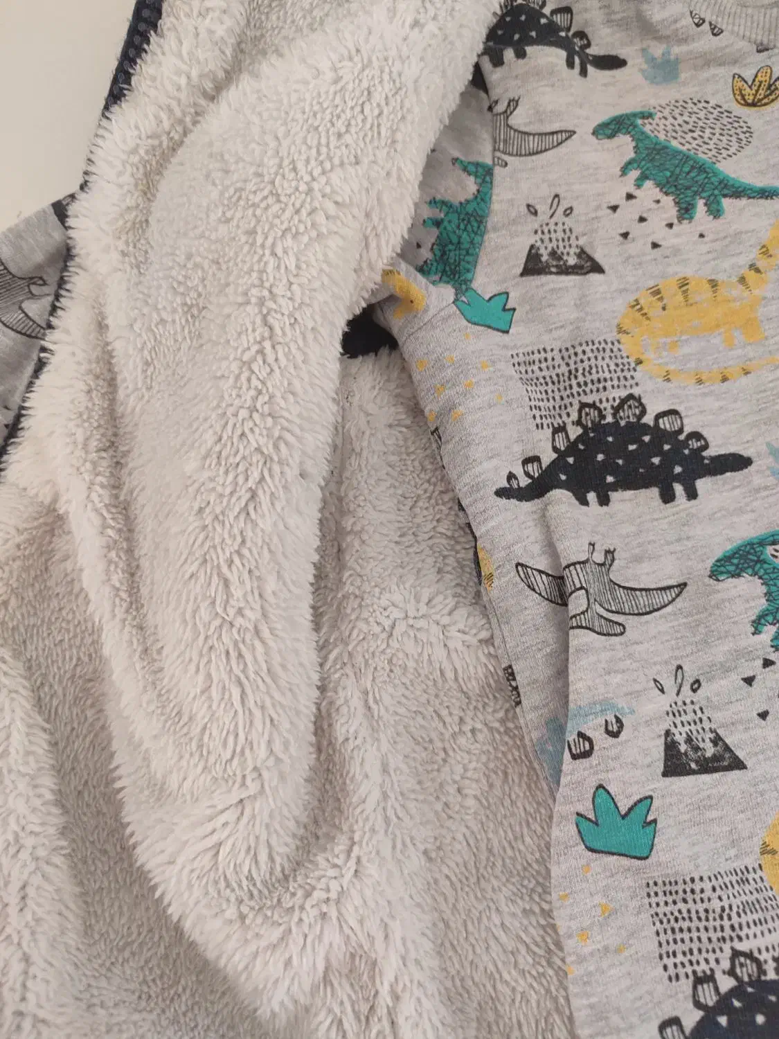 لباس ژیله|کفش و لباس بچه|رباطکریم, رباطکریم|دیوار