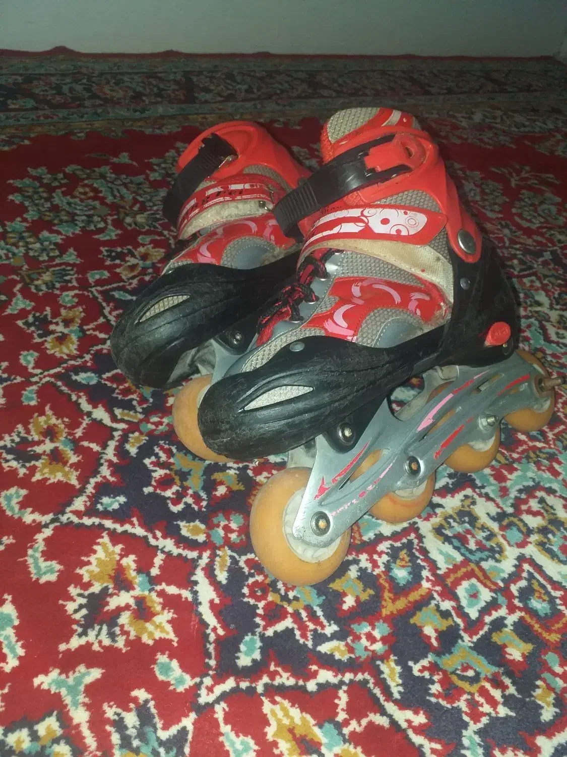 کفش اسکیت سالم و خوب|دوچرخه، اسکیت، اسکوتر|مشهد, نکاح|دیوار