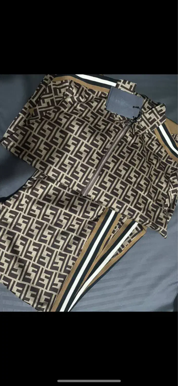 ست فندی|لباس|رشت, معلم|دیوار