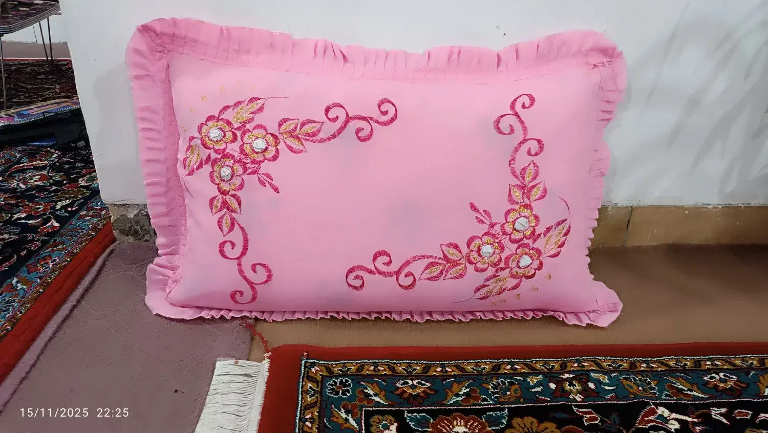 بالش|رختخواب، بالش، پتو|یاسوج, |دیوار