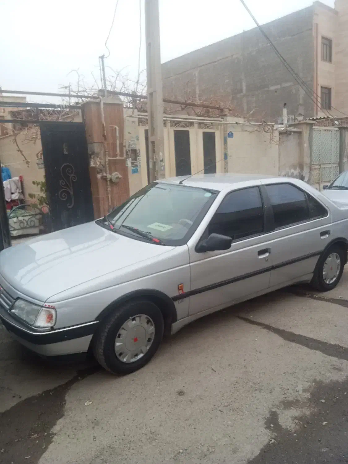پژو 405 نقره ای متالیک مدل 94|خودرو سواری و وانت|ورامین, شهرک ولیعصر|دیوار