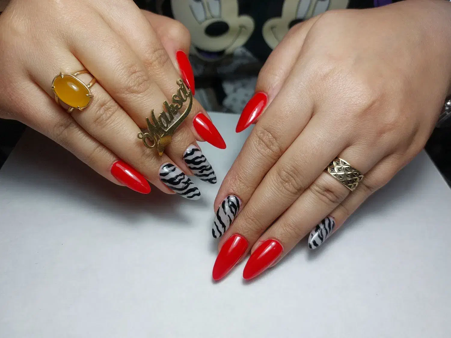 مدل کاشت و ترمیم ناخن و اموزش|خدمات آرایشگری و زیبایی|تهران, جوادیه|دیوار