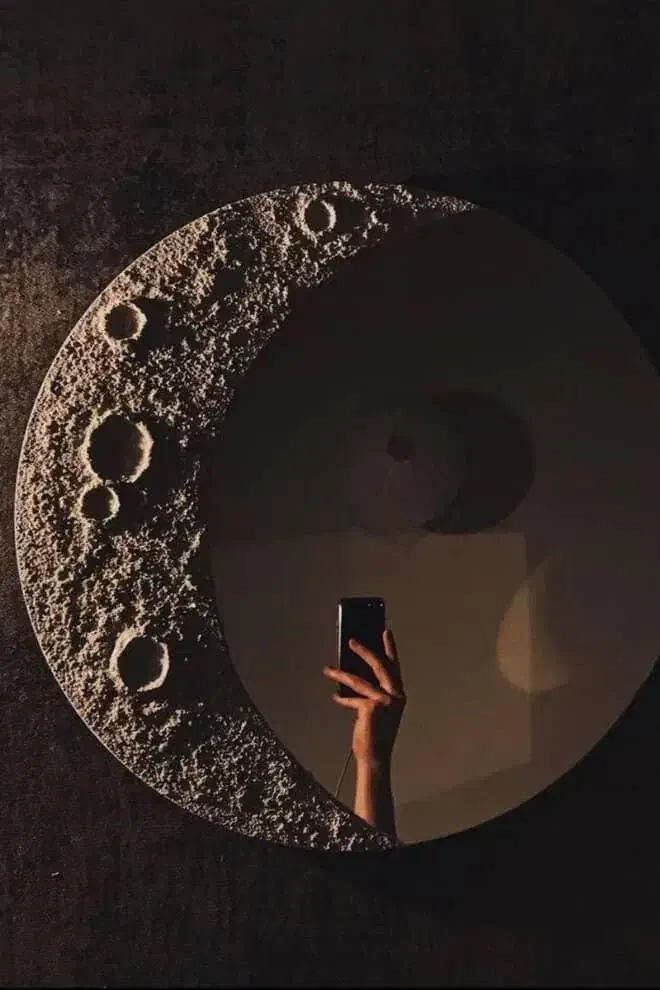 آینه ماه|آینه|میبد, |دیوار