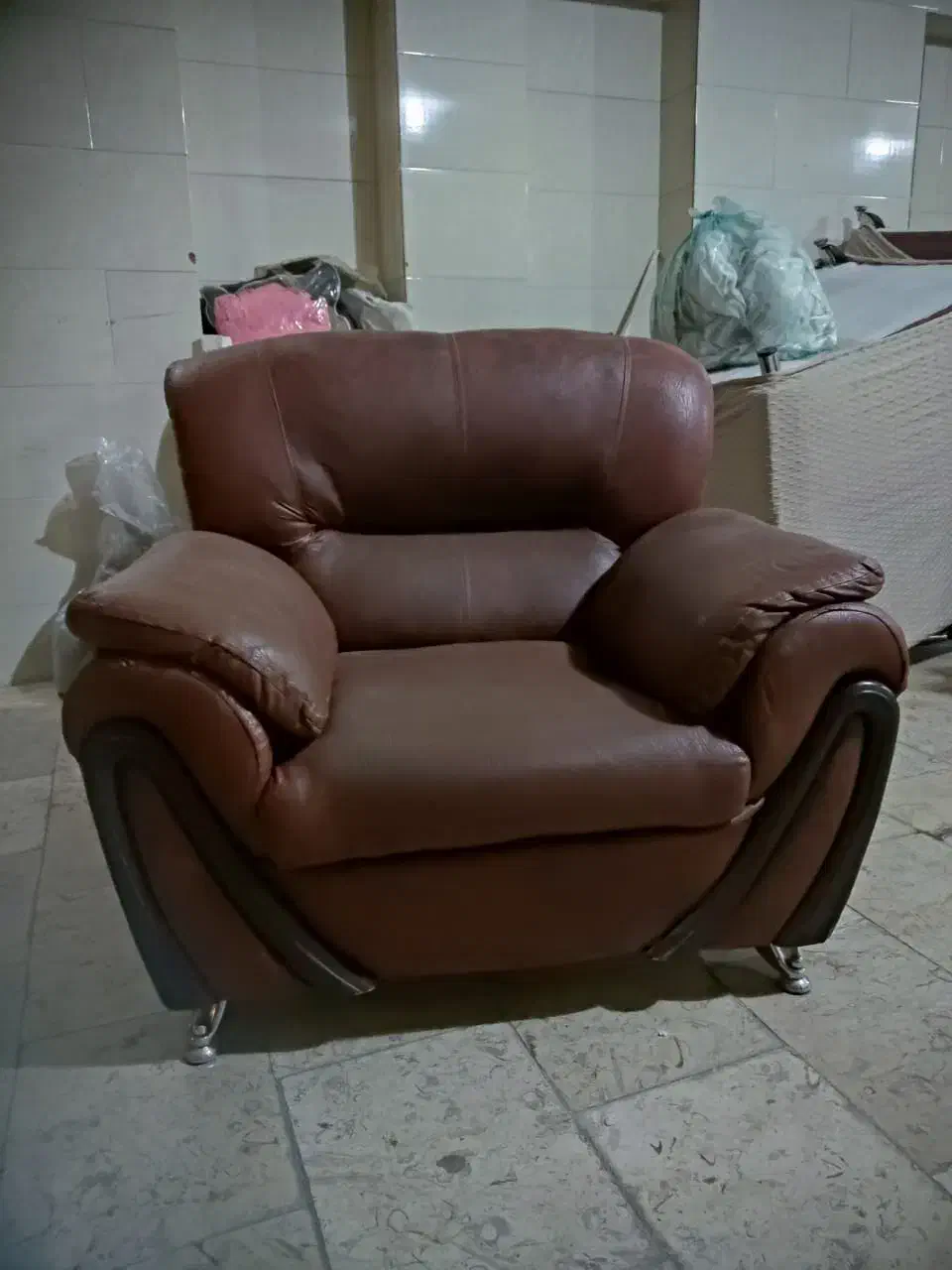 فروش مبل چرم هفت نفره|مبلمان خانگی و میز عسلی|یزد, |دیوار