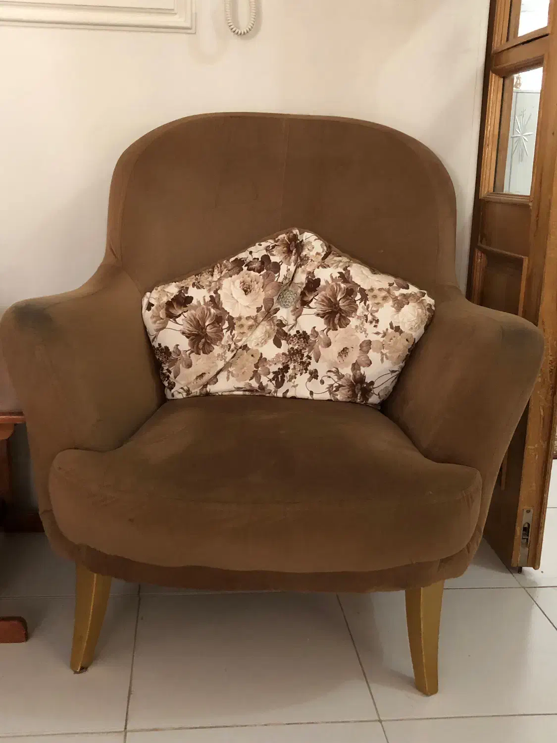 مبلمان کارکرده و سالم|مبلمان خانگی و میز عسلی|شیراز, عفیف‌آباد|دیوار