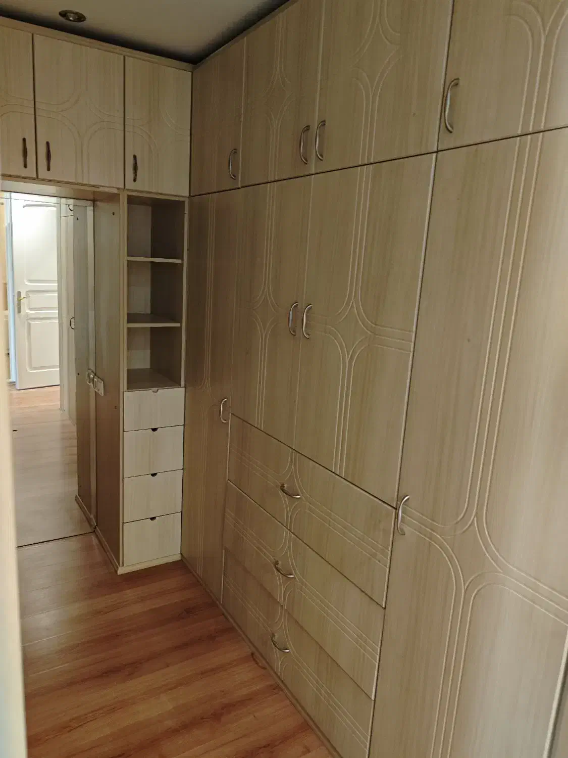 ۳۳۰متر کم واحد سالن و‌نشیمن مجزا