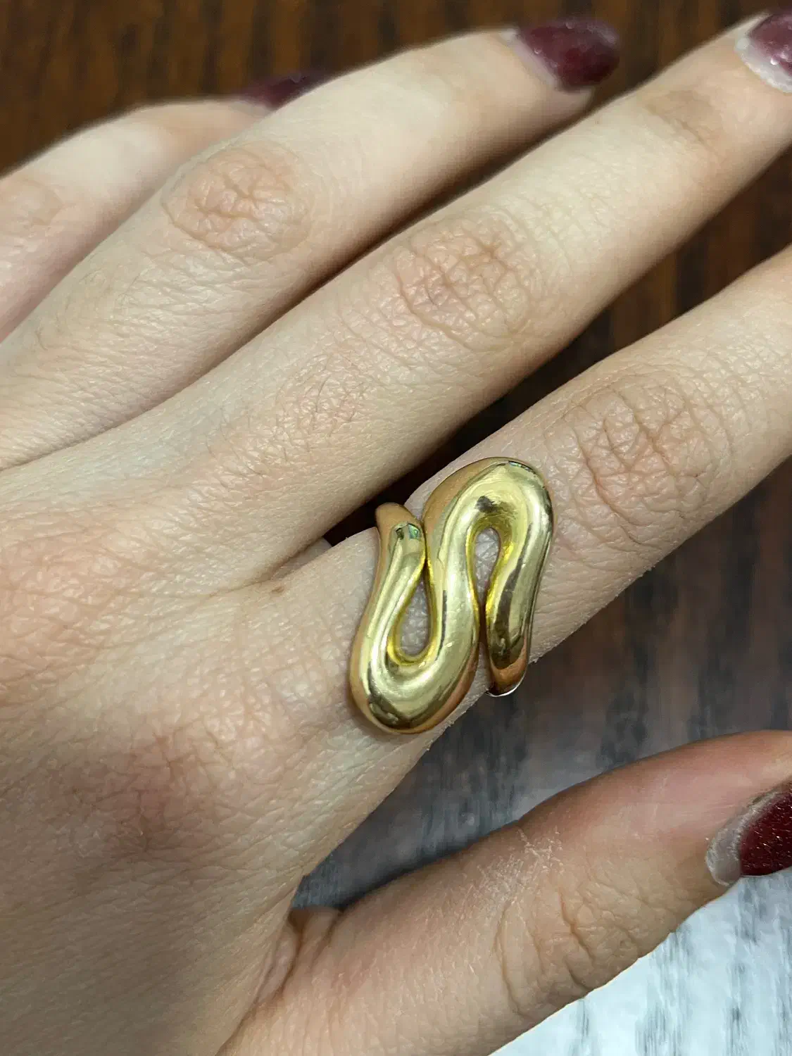 طلا|جواهرات|رباط‌کریم, رباط‌کریم|دیوار