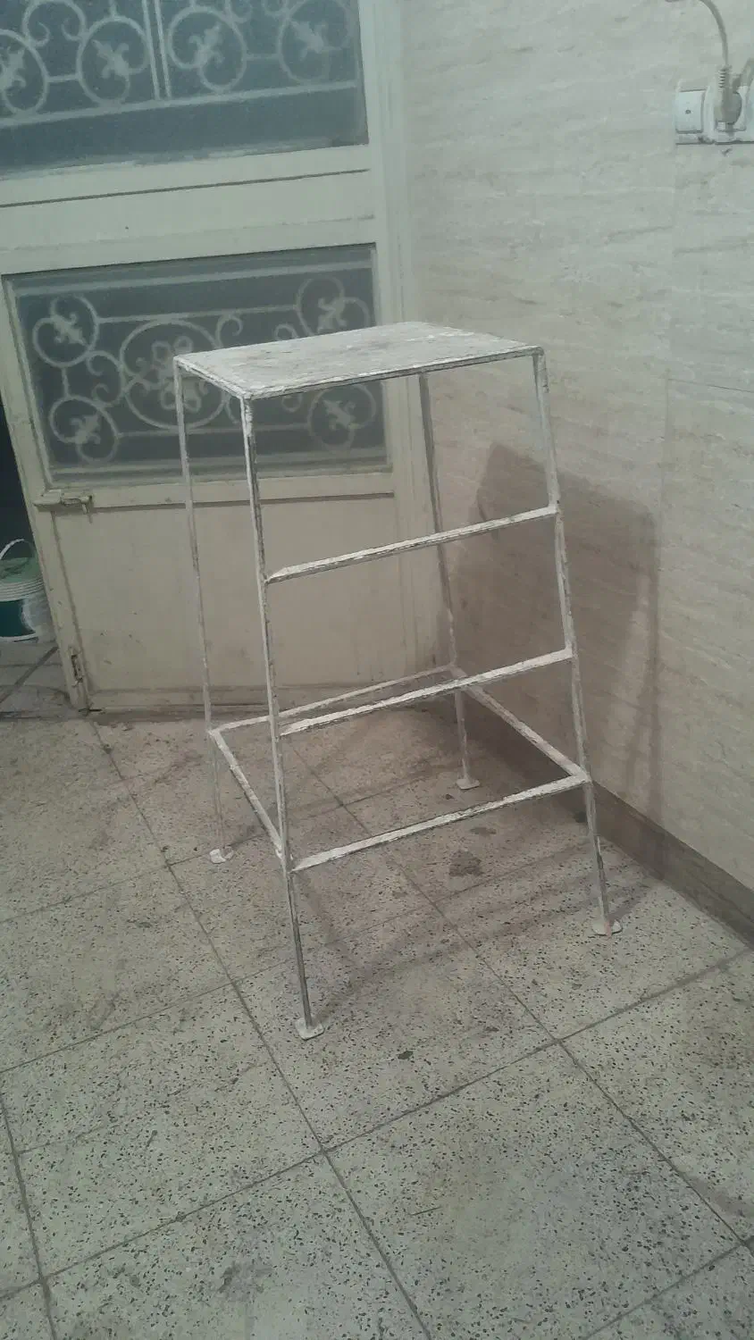 چارپایه سالم آهنی محکم وتمیز|ابزارآلات|همدان, |دیوار