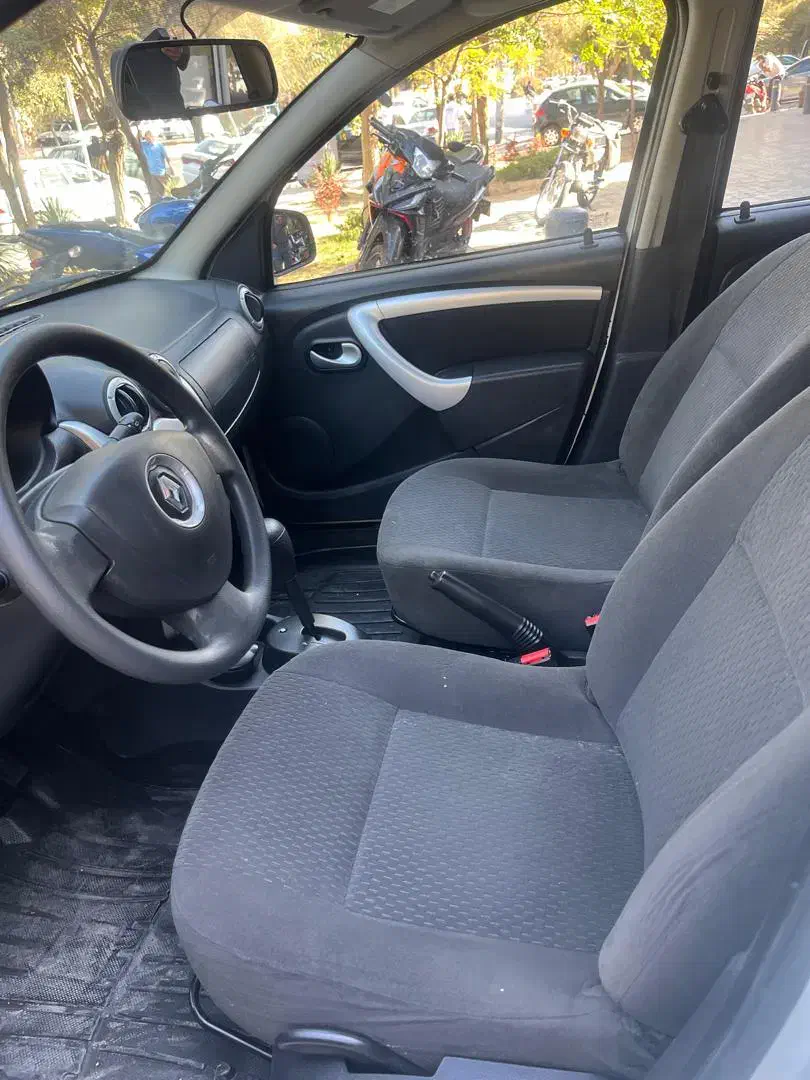 رنو ساندرو اتوماتیک سفید مدل ۹۶|خودرو سواری و وانت|اصفهان, فرح آباد|دیوار