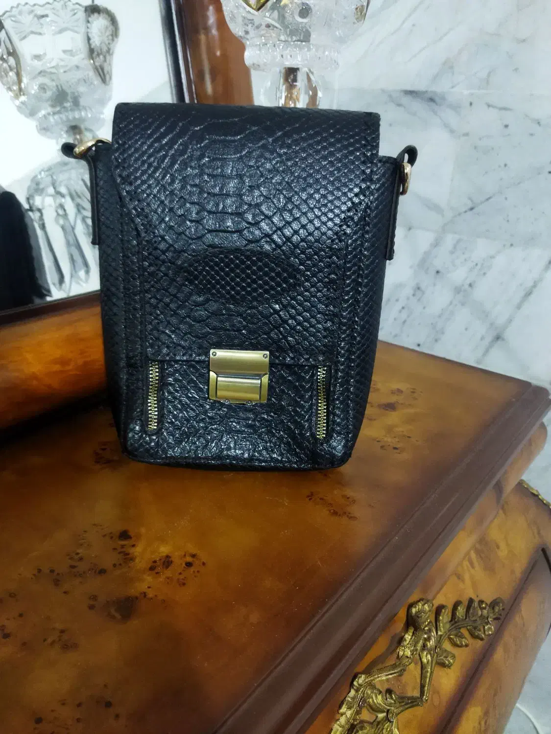 کیف پاسپورتی|کیف، کفش، کمربند|ماکو, |دیوار