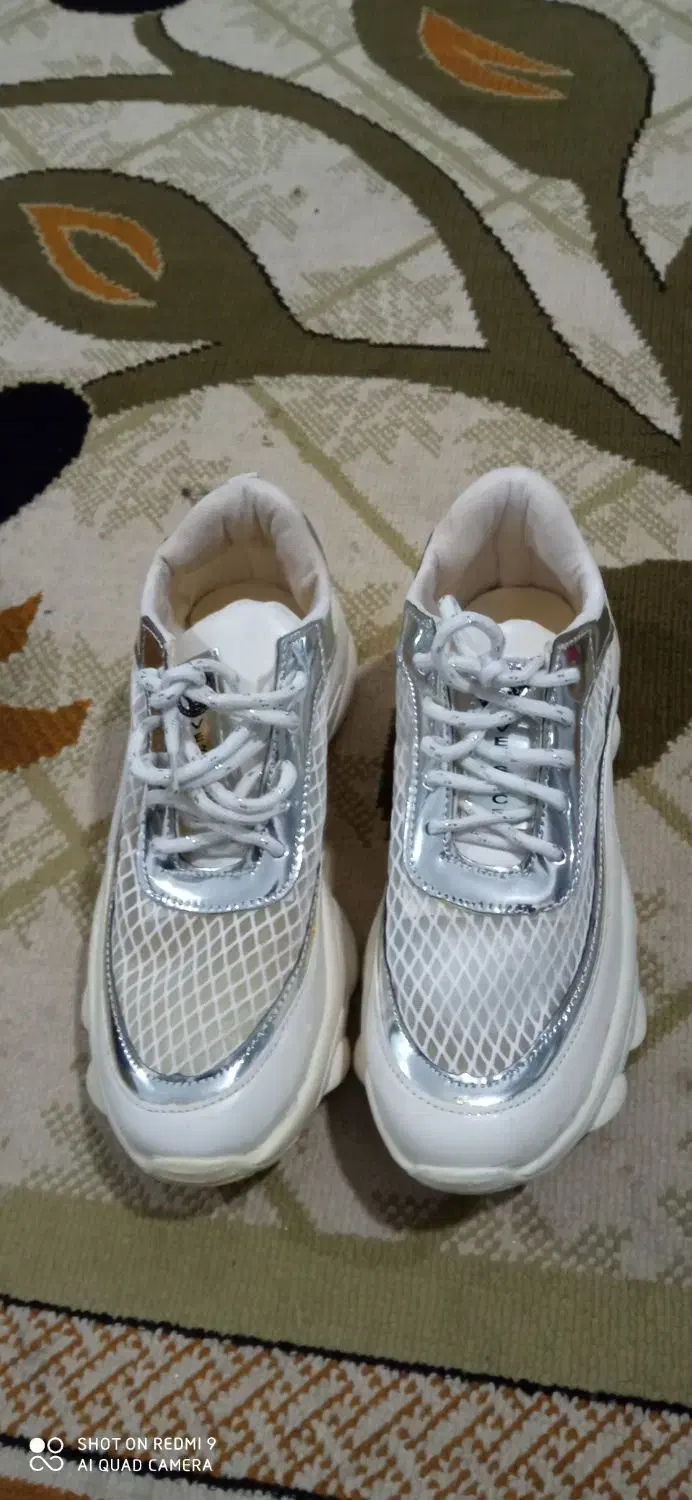 کفشنو|کیف، کفش، کمربند|مریوان, |دیوار