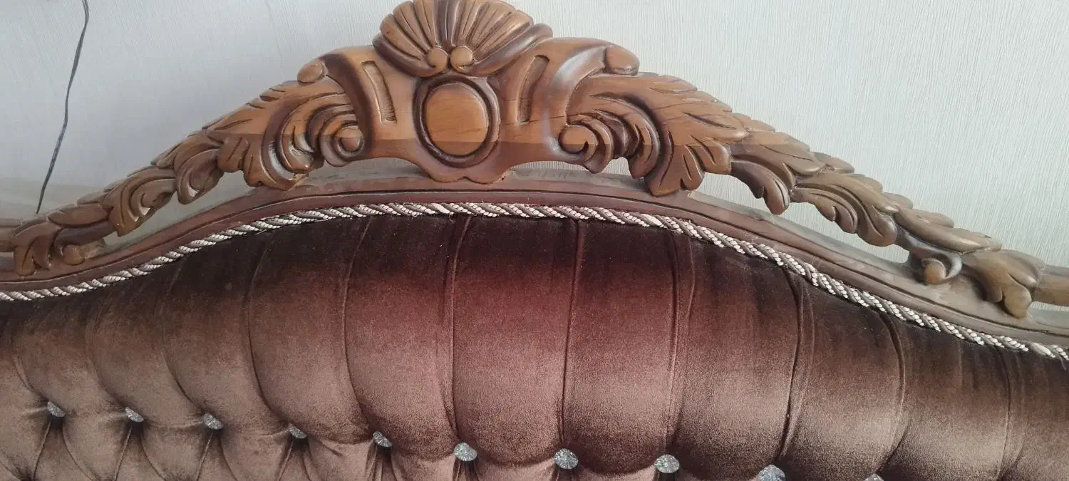 فروش فوری یکدست مبل سلطنتی و یکدست مبل راحتی|مبلمان خانگی و میز عسلی|اصفهان, عباسآباد|دیوار