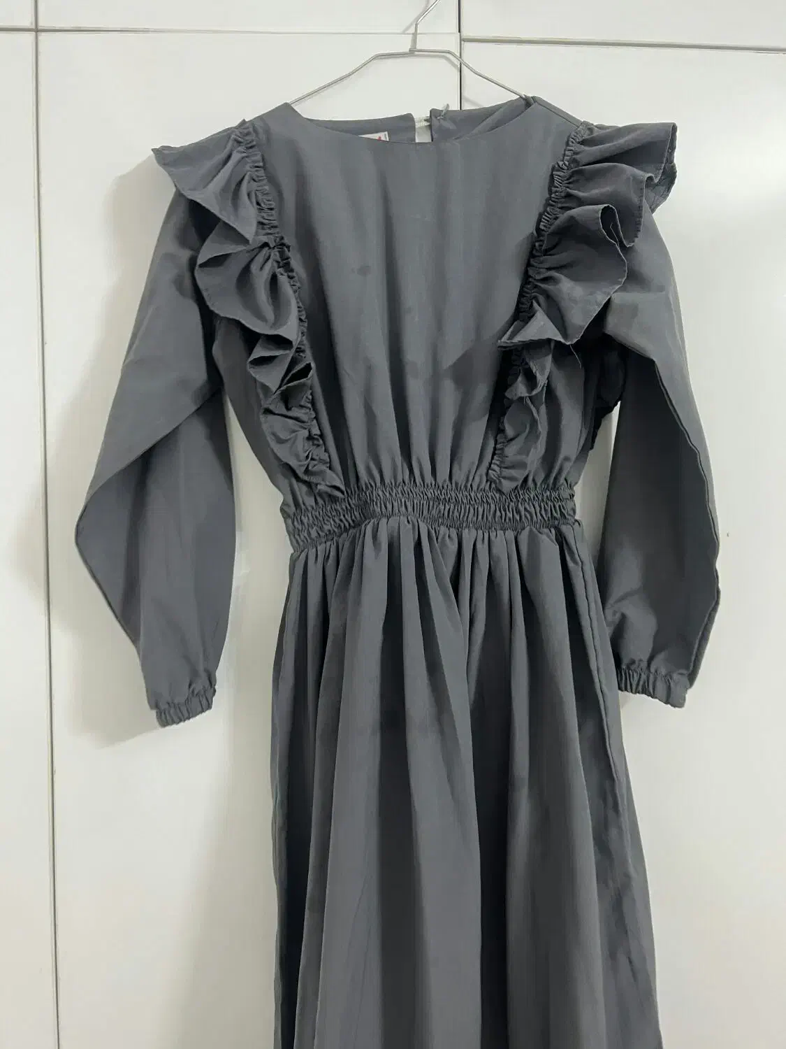 پیراهن نو نو|لباس|قم, بنیاد|دیوار