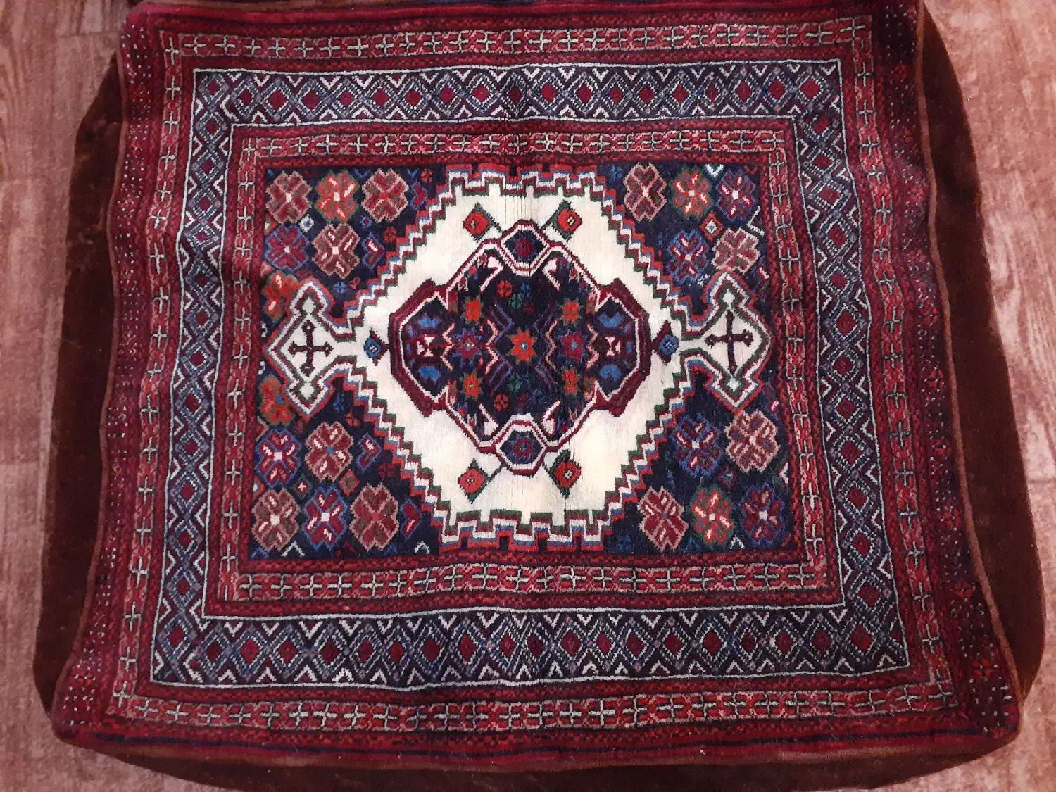 فروش دوتخته فرش پشتی قدیمی کاملا سالم|فرش|رشت, احمد گوراب|دیوار