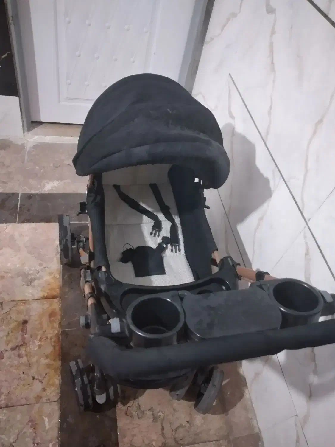 کالسکه درحد نو|کالسکه و لوازم جانبی|قدس, شهر‌قدس|دیوار