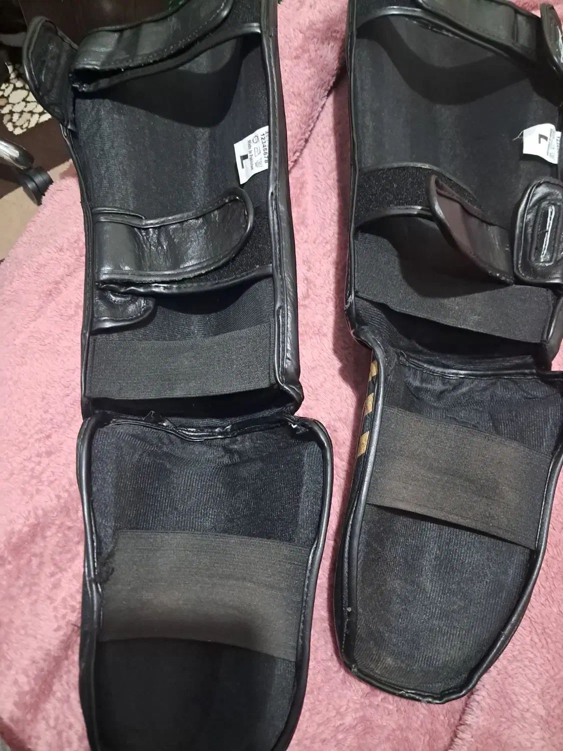 لباس ورزشی|تجهیزات ورزشی|برخوار, |دیوار