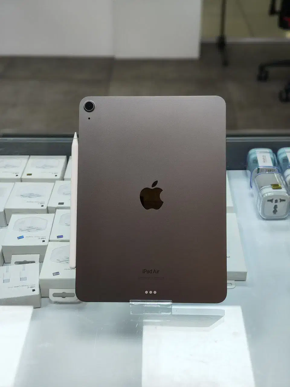 iPad Air M1 بدون نقطه به همراه قلم|تبلت|تهران, جمال‌زاده|دیوار