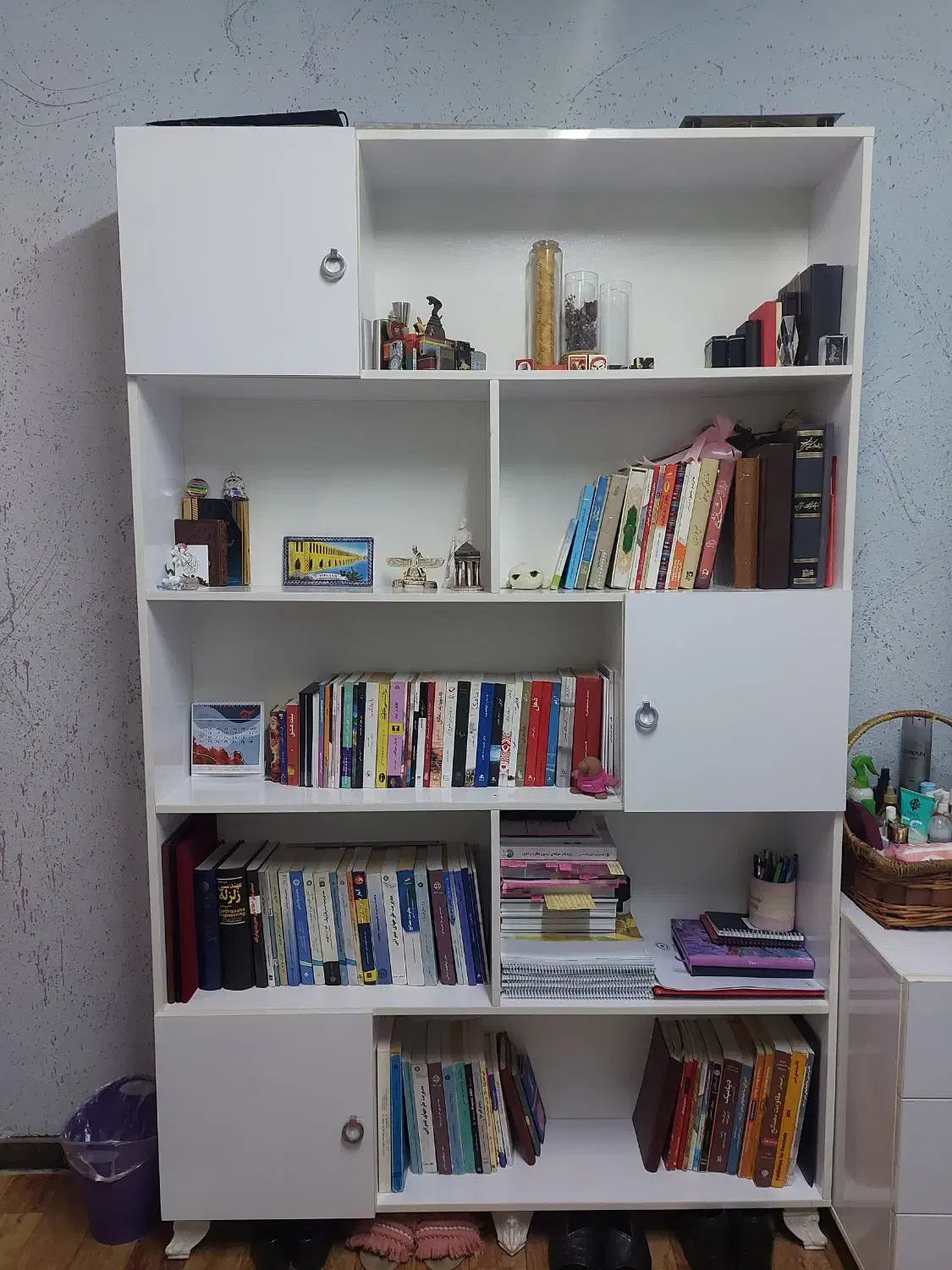 کتابخانه|کتابخانه، شلف، قفسه‌های دیواری|رشت, بلوار گیلان|دیوار