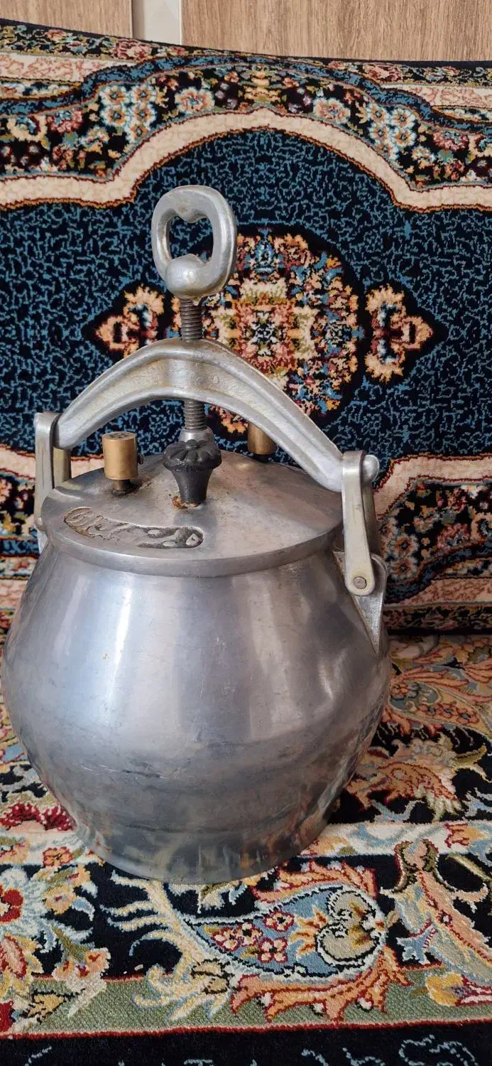 دیگ زودپز|ظروف پختوپز|تربتحیدریه, نواب صفوی|دیوار