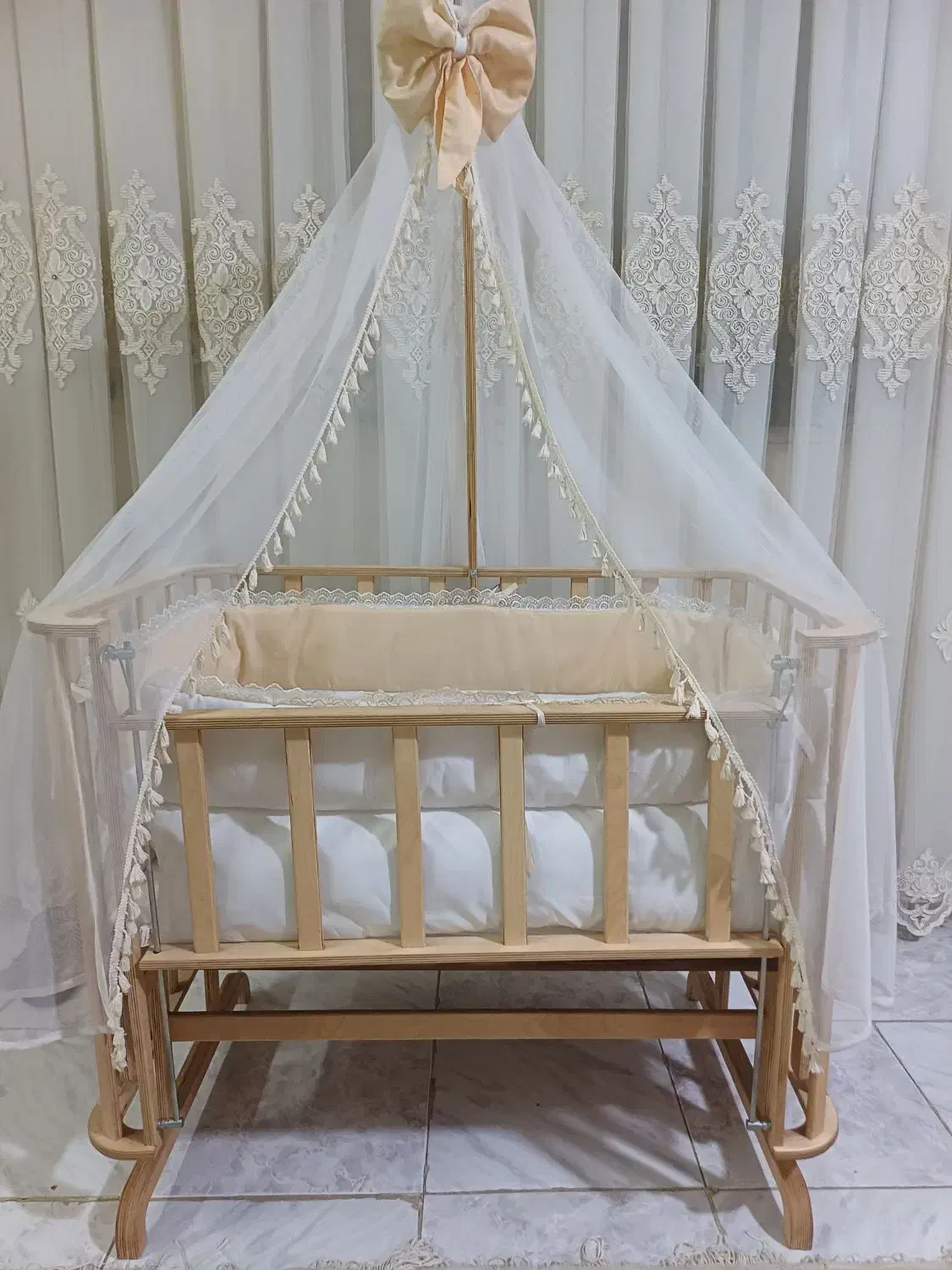 تخت نوزادی|تخت و صندلی بچه|زرندیه, |دیوار