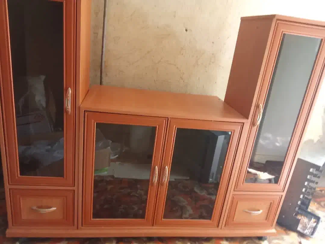 میز تلوزیون و میز کنسول کاملا سالم|بوفه، ویترین، کنسول|نمین, |دیوار