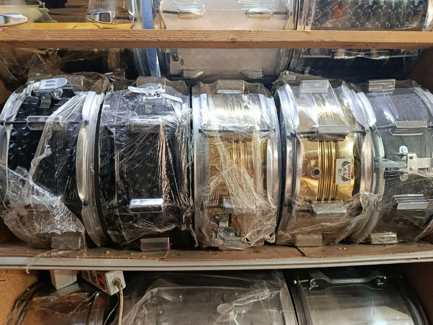 طبل خارجی رنگی|درام و پرکاشن|تبریز, |دیوار