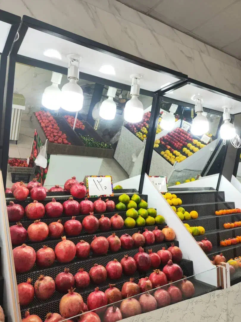 میز میوه فروشی با آیینه سیمکشی وچراغ روشن|فروشگاه و مغازه|رشت, پیرکلاچای|دیوار