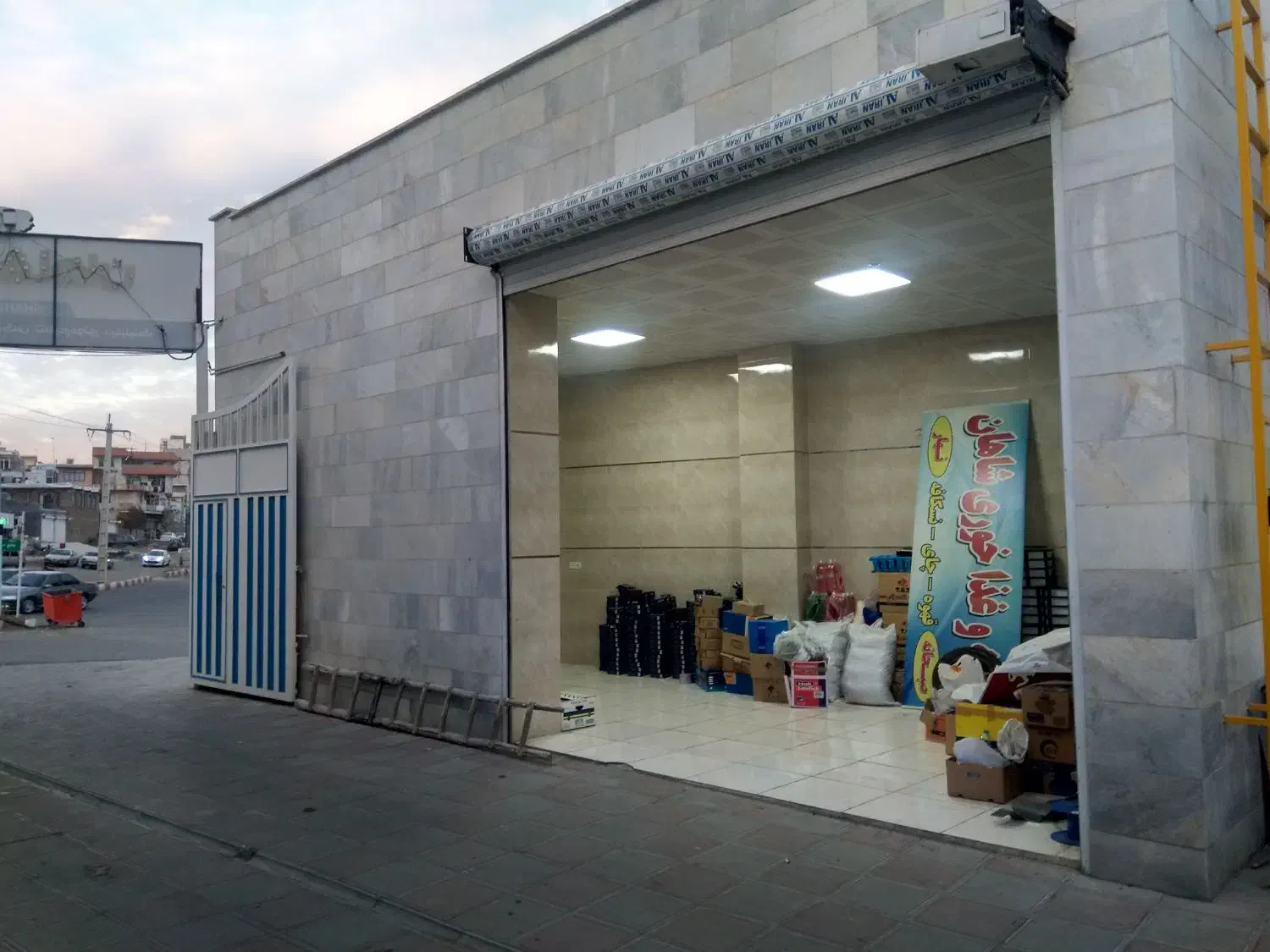 مغازه دونبش ۳۶ متری ( بهاران )|اجارهٔ مغازه و غرفه|سنندج, |دیوار