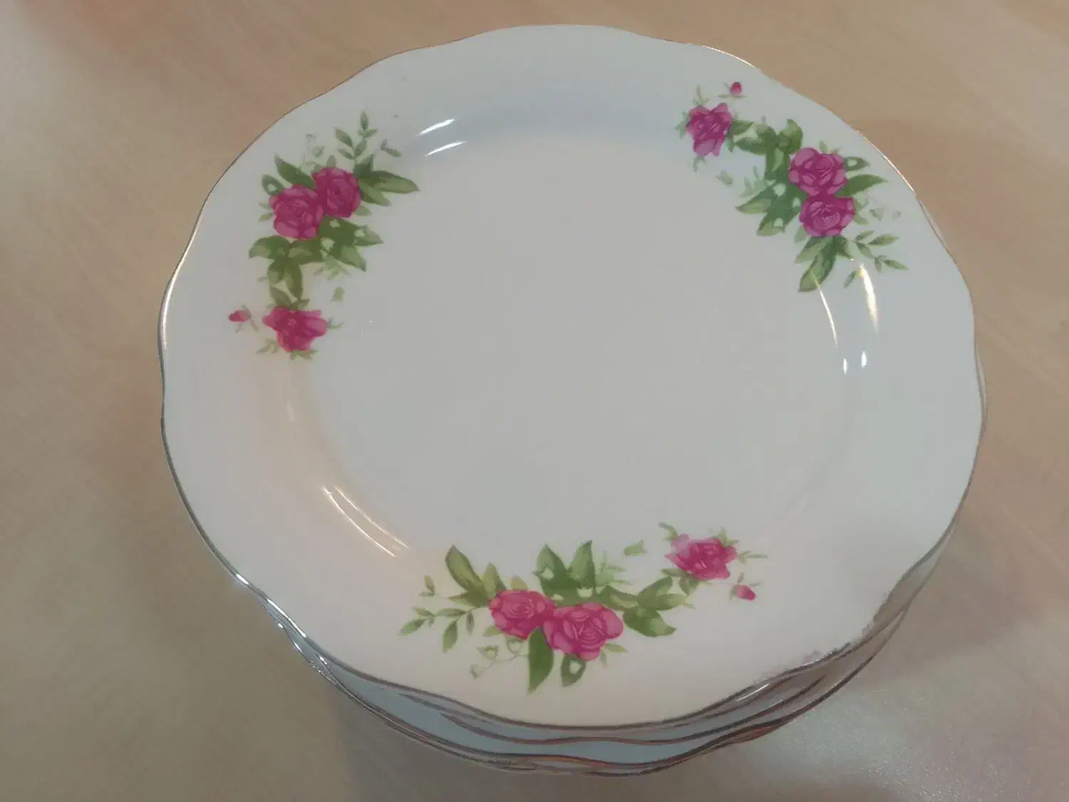 بشقاب میوه خوری طرح گل سرخ|ظروف سرو و پذیرایی|صدرا-فارس, فاز ۱|دیوار