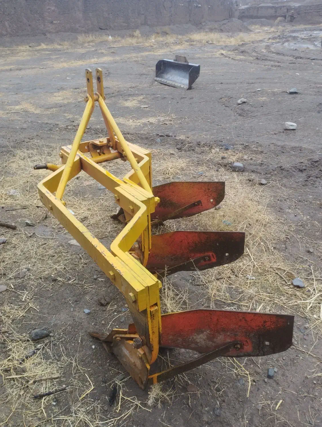 یک عدد گاواهن|ماشین‌آلات صنعتی|میان جلگه, |دیوار