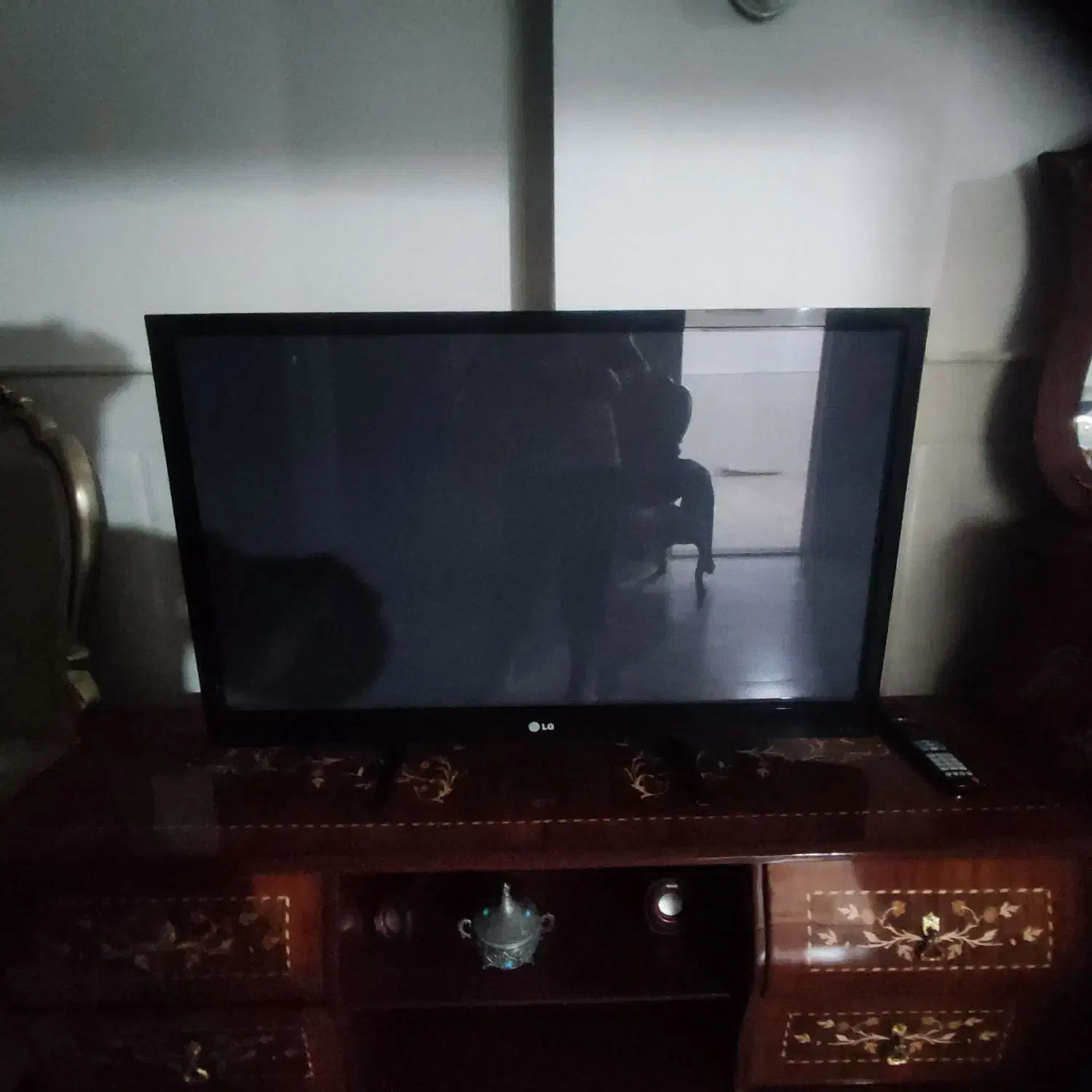 ال سی دی 42|تلویزیون و پروژکتور|قم, زند آباد|دیوار