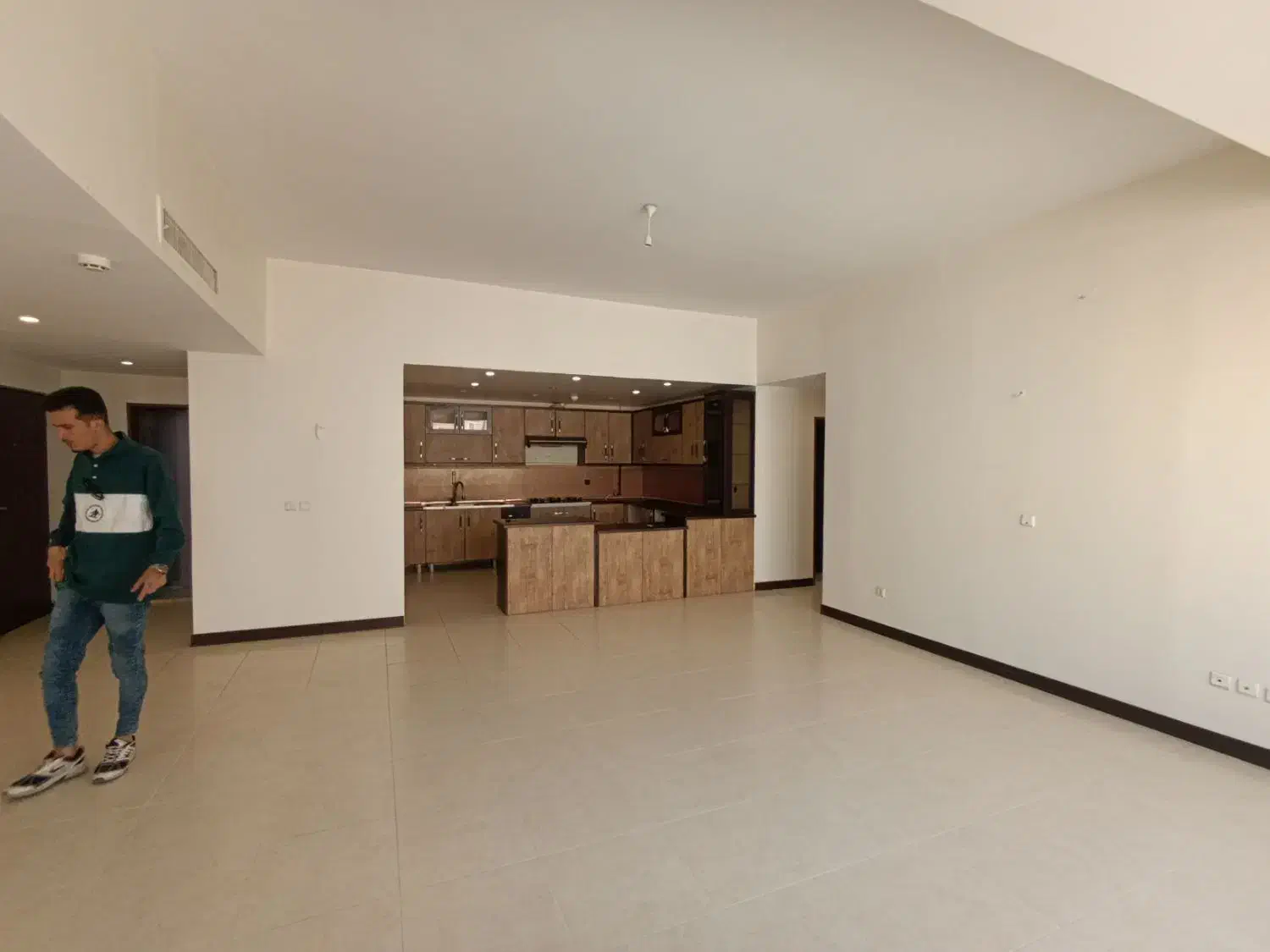 اجاره سه خواب 135 متری میدان دریاچه