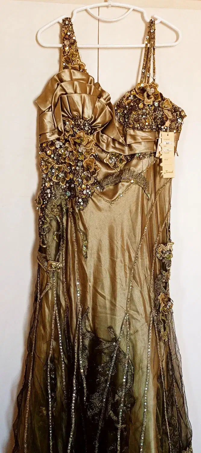 پیراهن مجلسی شب|لباس|هشتگرد, فاز ۱ مهستان|دیوار