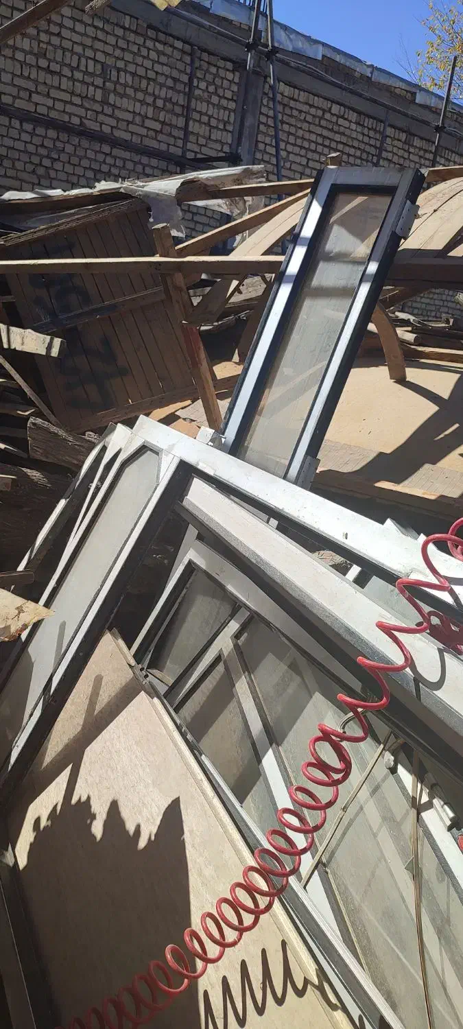 درب المینیوم|مصالح و تجهیزات ساختمان|بروجن, |دیوار