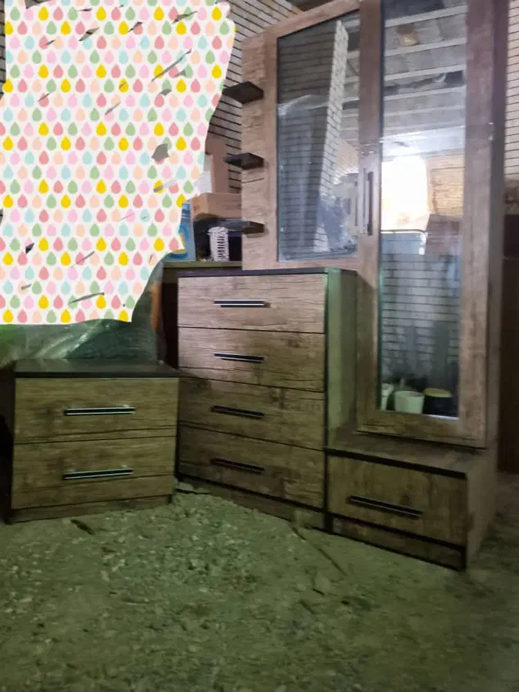 میز آرایش همراه با عسلی|تخت و سرویس خواب|تفت, |دیوار