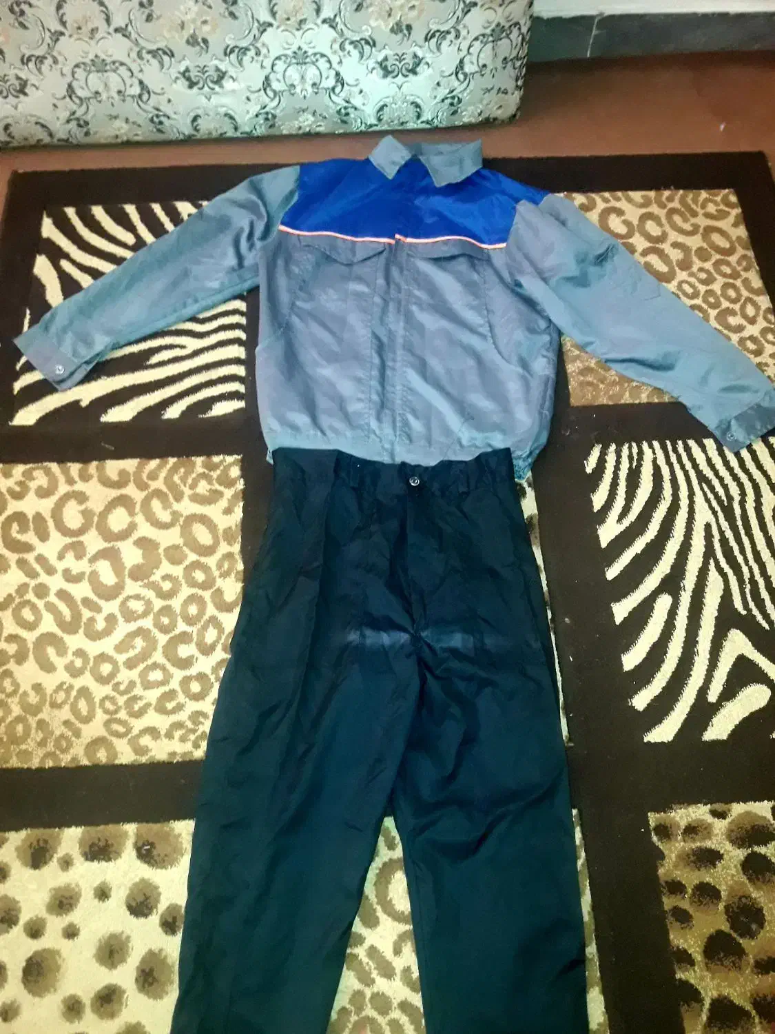 لباس کار نو|لباس|شاهین‌شهر, خانه کارگر|دیوار