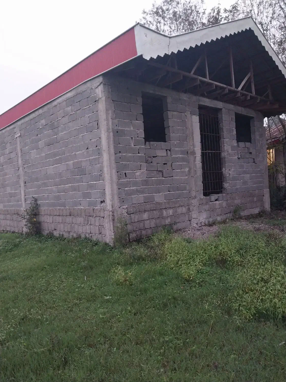 خانه ویلایی نیمه ساز در شهر سنگر کوچه شقا یق|فروش خانه و ویلا|رشت, شهرک شهید عباسپور|دیوار